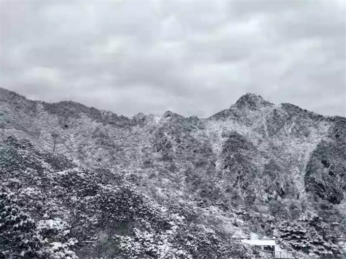 梅里雪山属于哪个地区